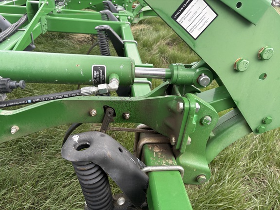 2016 John Deere 2210 Field Cultivator