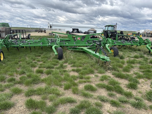 2016 John Deere 2210 Field Cultivator
