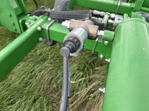 2016 John Deere 2210 Field Cultivator