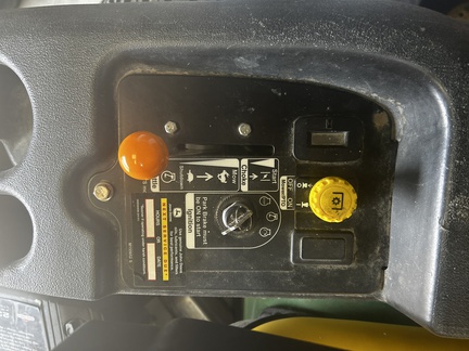 2010 John Deere Z425 Mower/Zero Turn