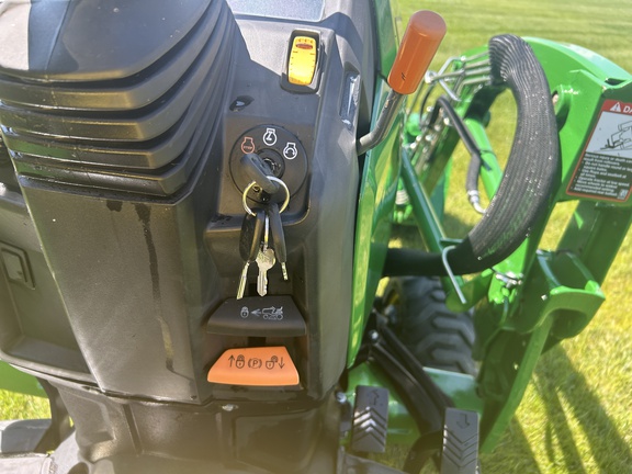 2018 John Deere 1025R Tractor Compact