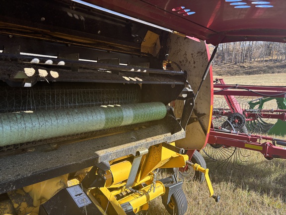 2022 New Holland Rollbelt 560 Baler/Round