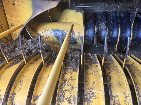 2022 New Holland Rollbelt 560 Baler/Round