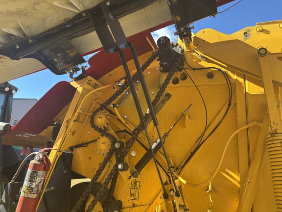 2022 New Holland Rollbelt 560 Baler/Round
