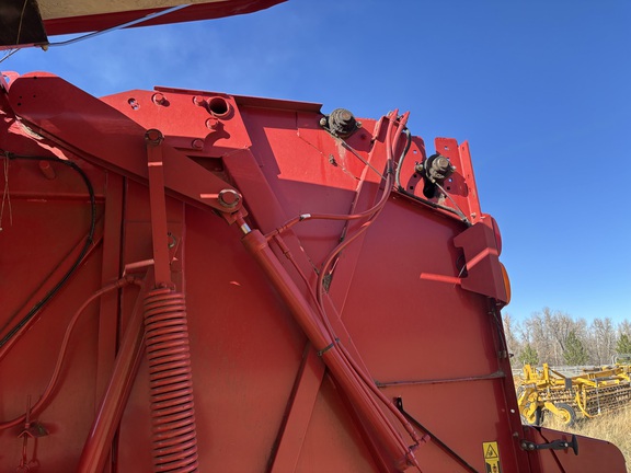 2021 New Holland Rollbelt 560 Baler/Round