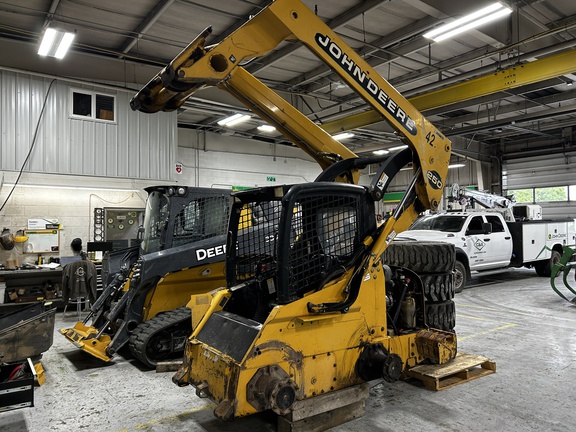 1999 John Deere 250 Skid Steer Loader