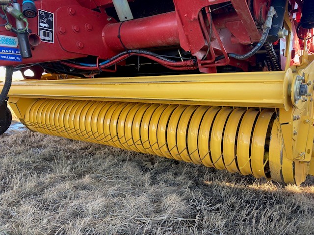 2016 New Holland Rollbelt 560 Baler/Round