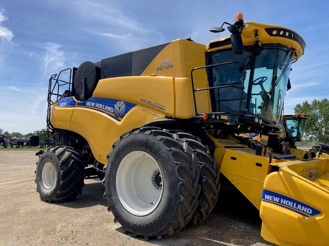 2022 New Holland CR8.90 Combine