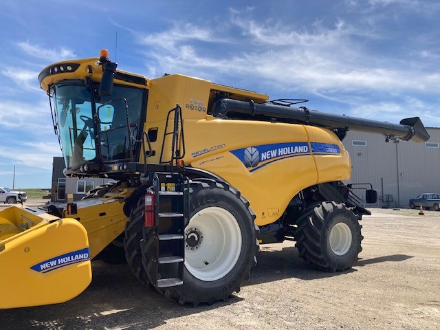 2022 New Holland CR8.90 Combine