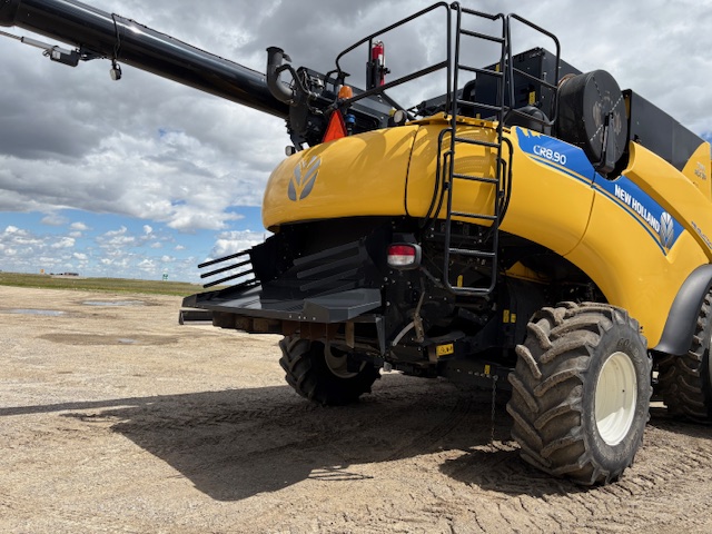 2022 New Holland CR8.90 Combine