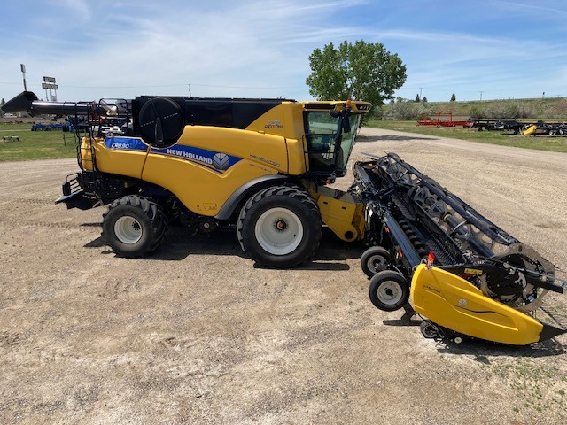 2022 New Holland CR8.90 Combine