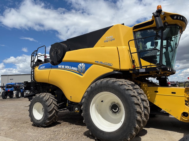 2022 New Holland CR8.90 Combine