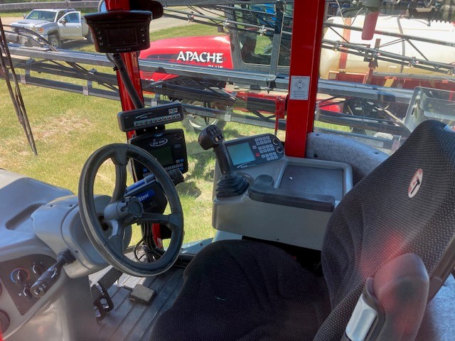 2011 Apache AS720 Sprayer/High Clearance