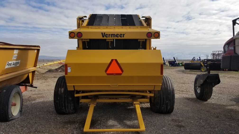 2019 Vermeer 605N Baler/Round