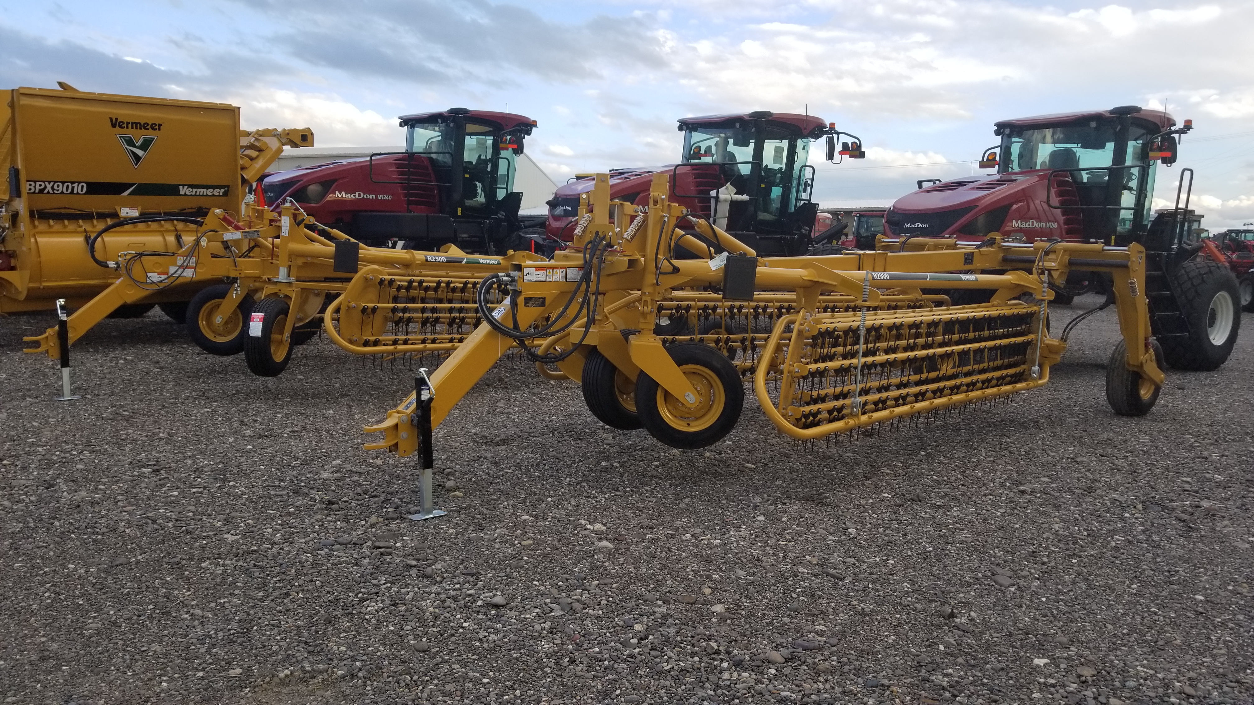 2023 Vermeer R2800 Rake/Hay