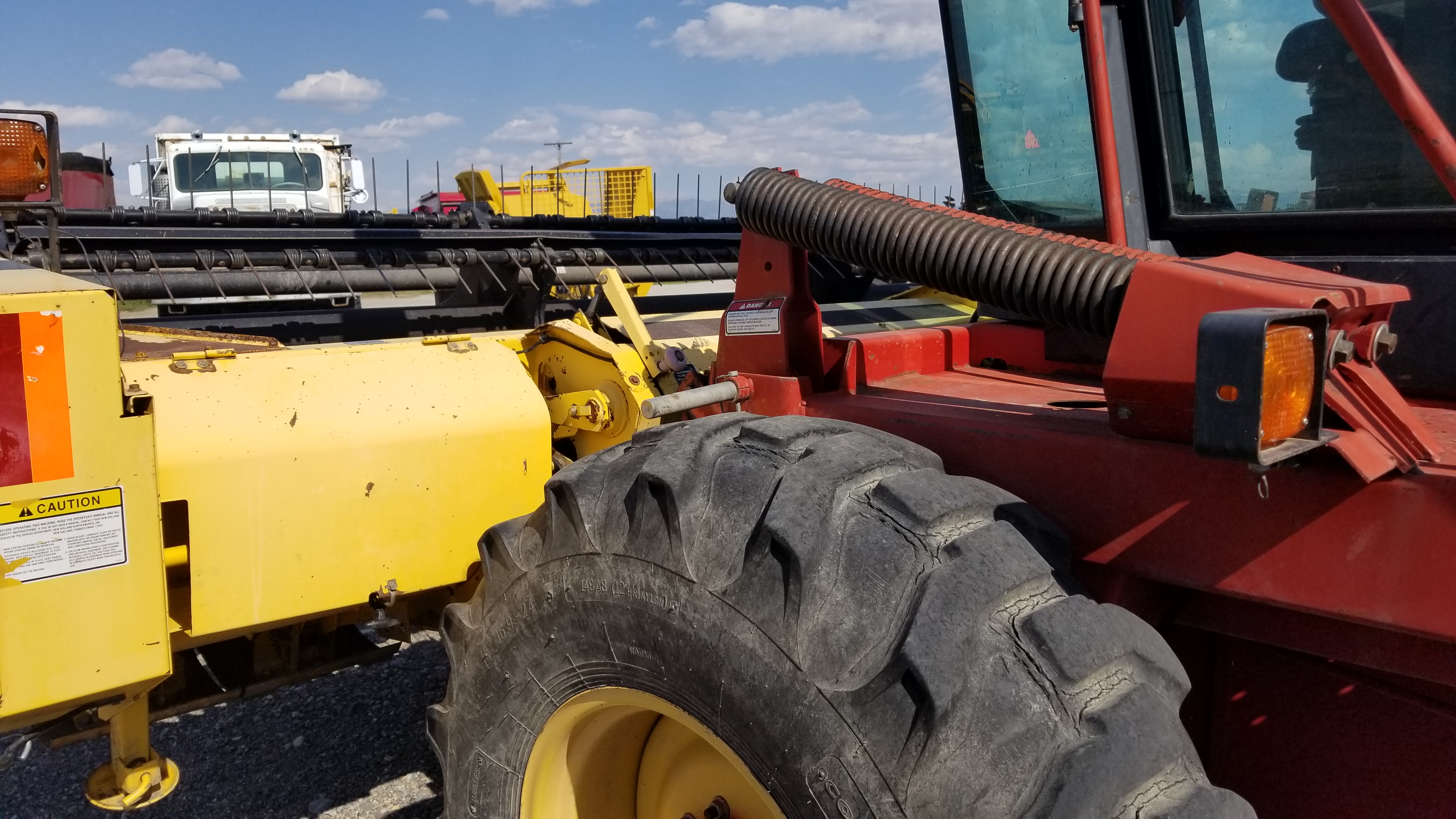 2001 New Holland HW320 Windrower