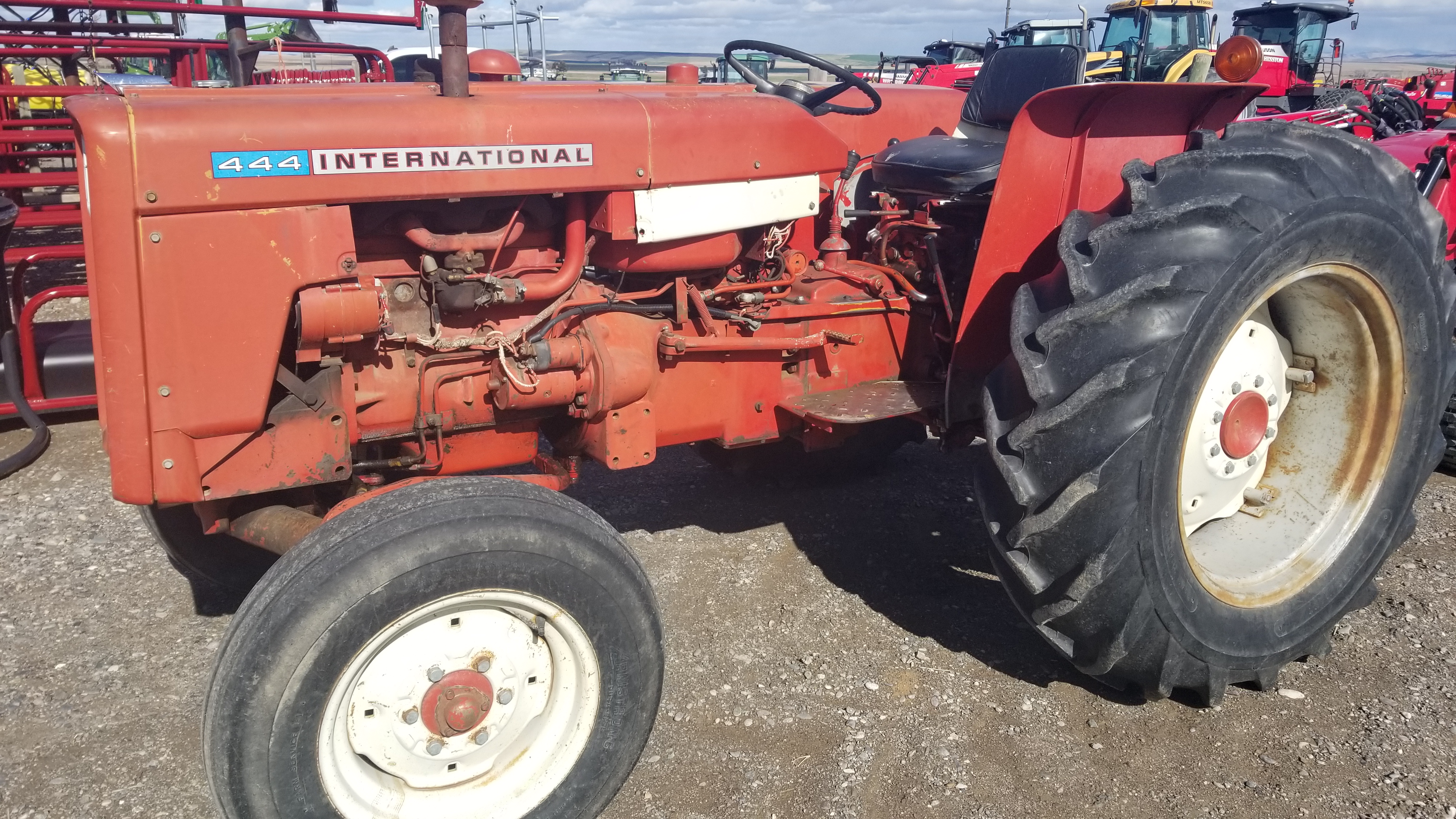 1971 International 444 Tractor