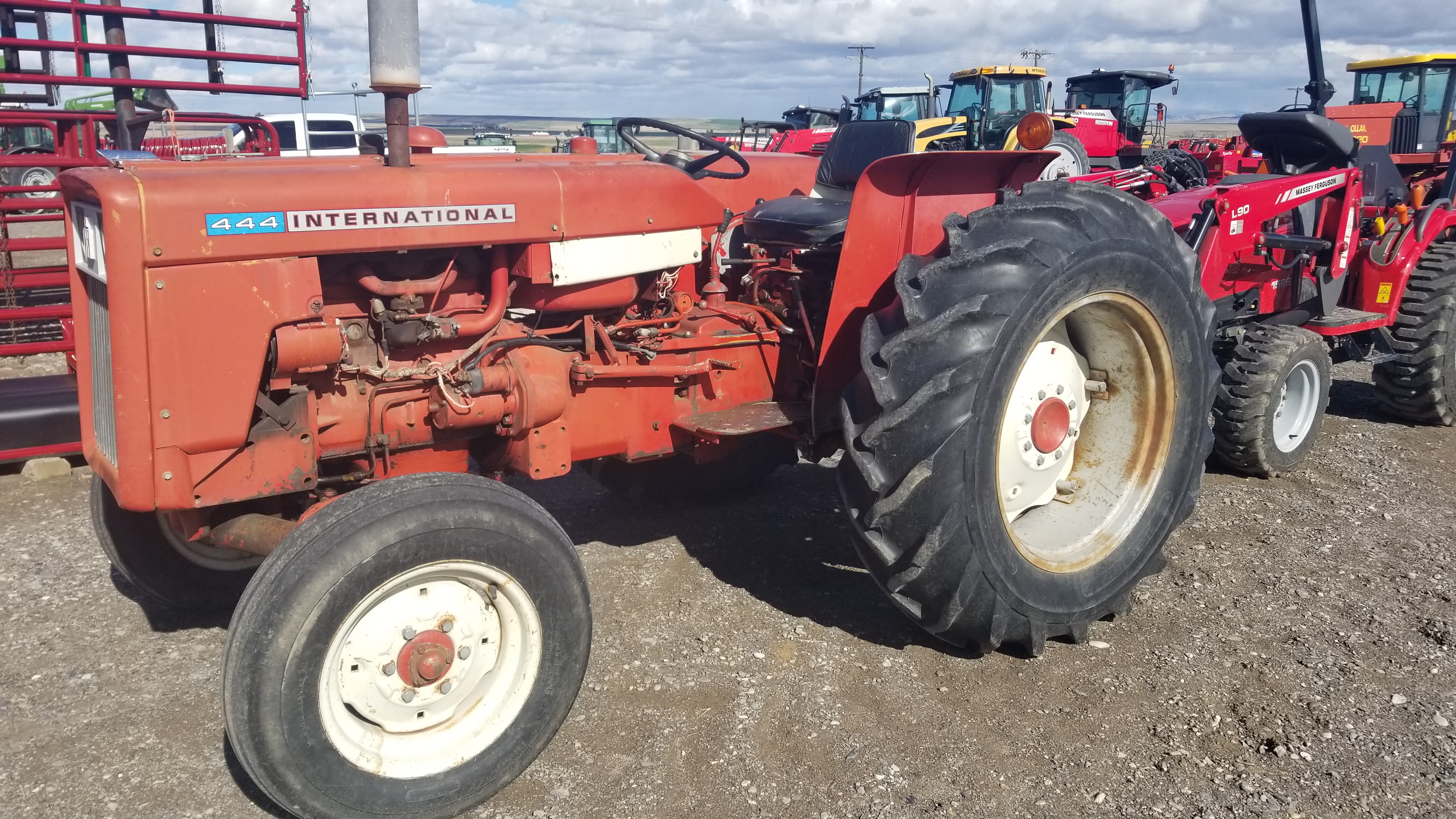 1971 International 444 Tractor