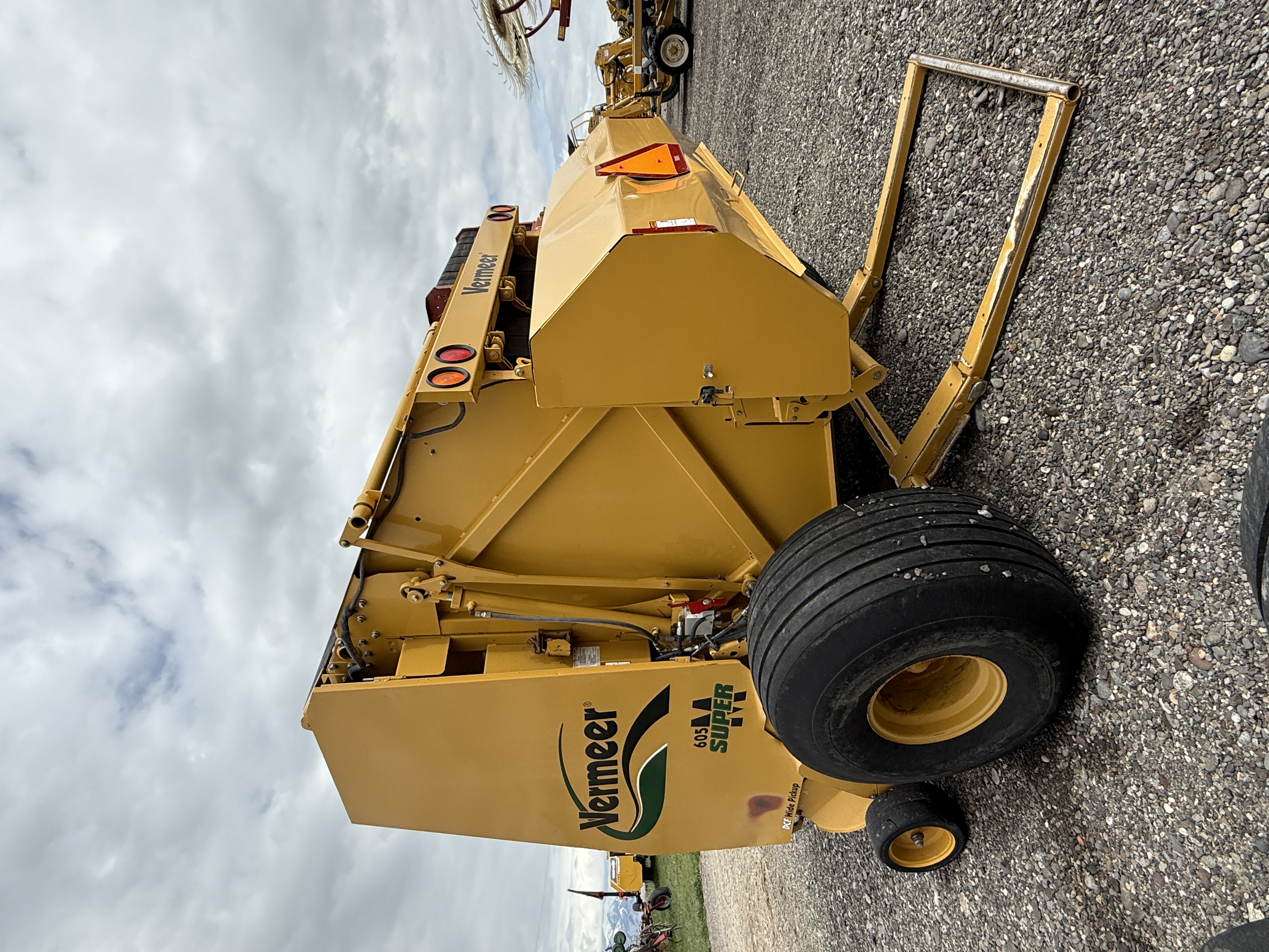 2011 Vermeer 605SM Baler/Round