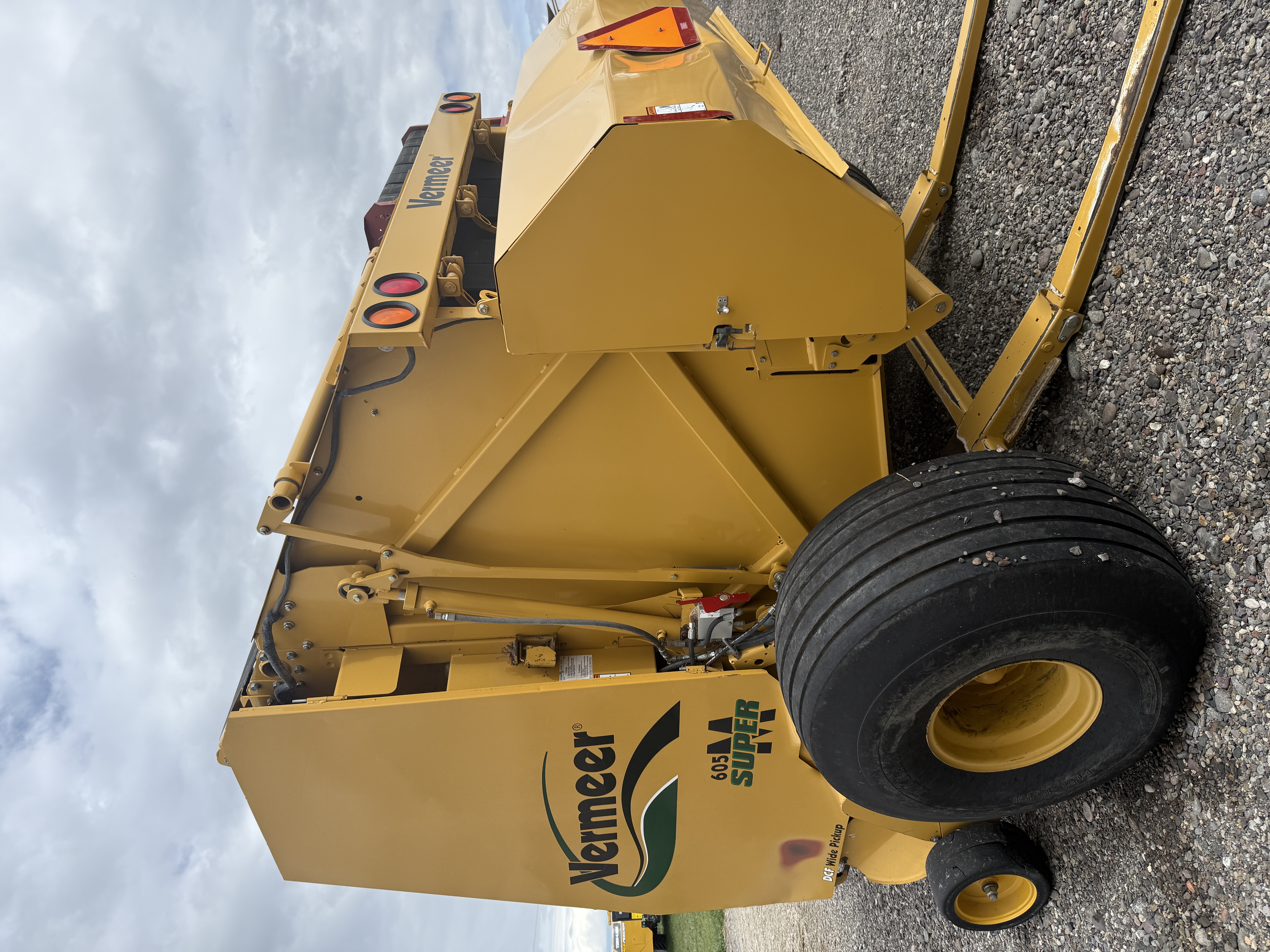 2011 Vermeer 605SM Baler/Round