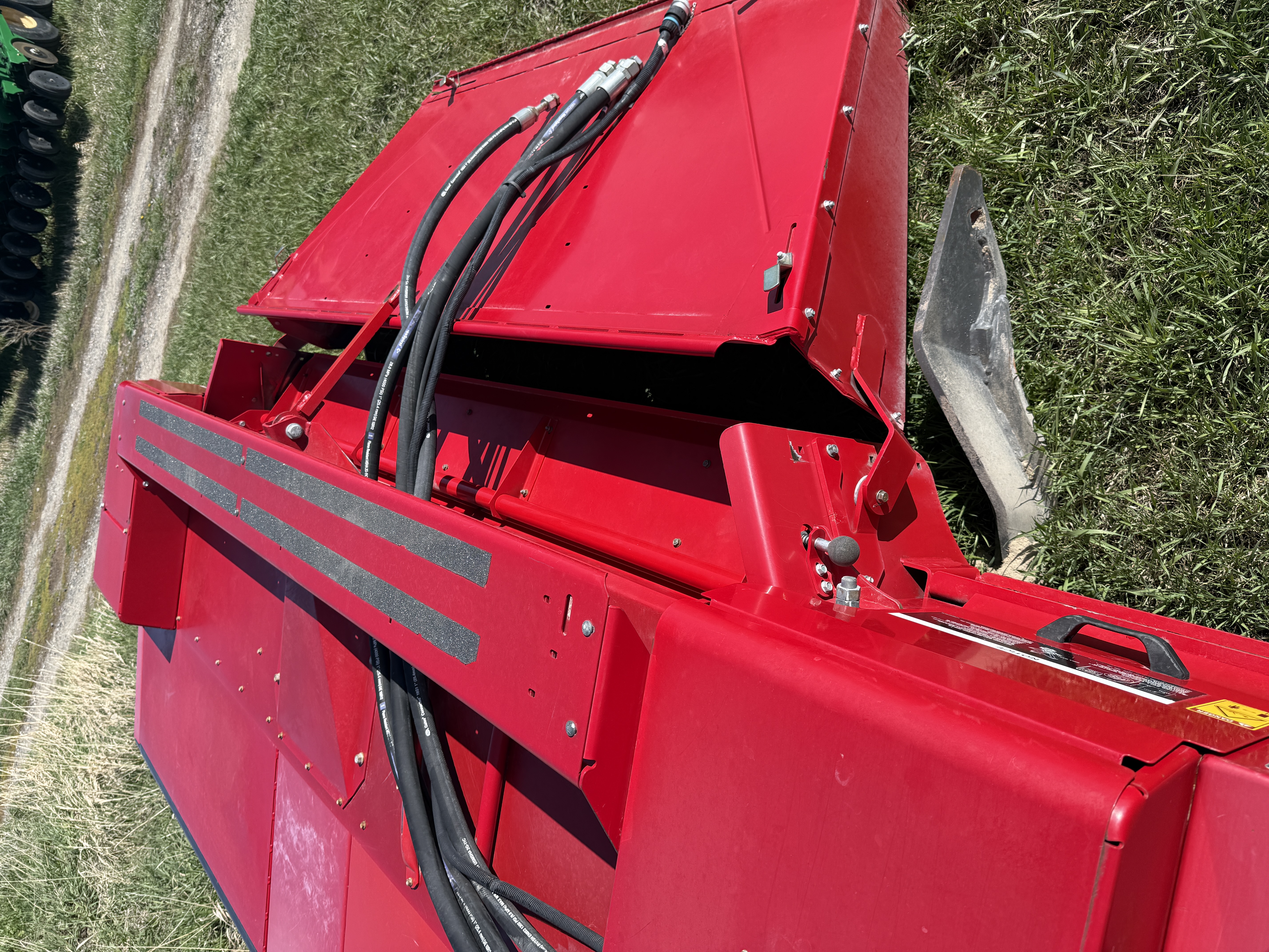 2014 Massey Ferguson mf9183 Windrower