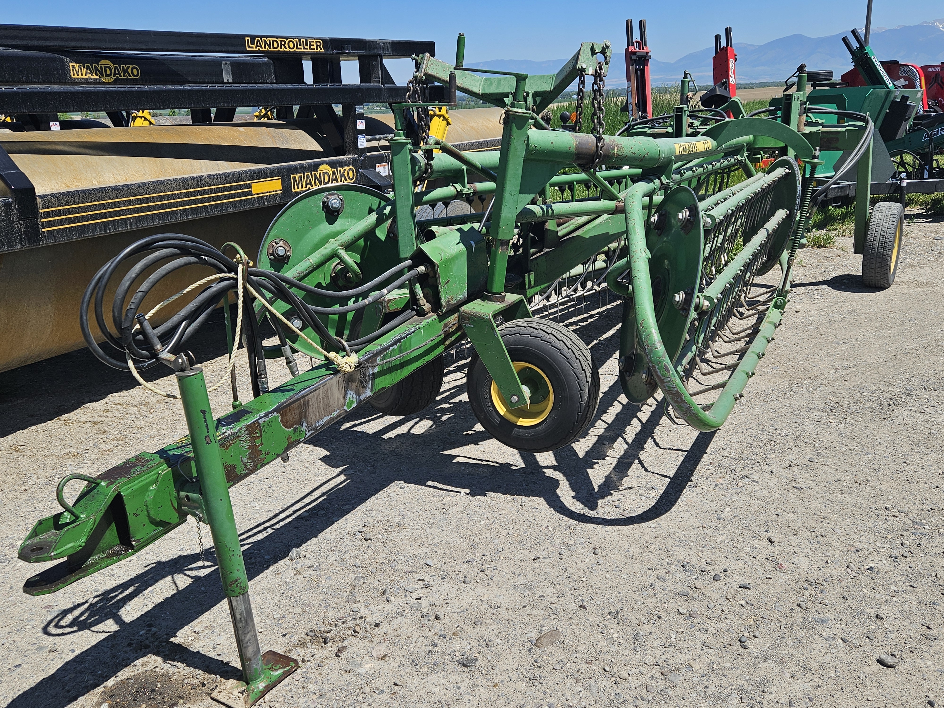John Deere 700 Rake/Hay