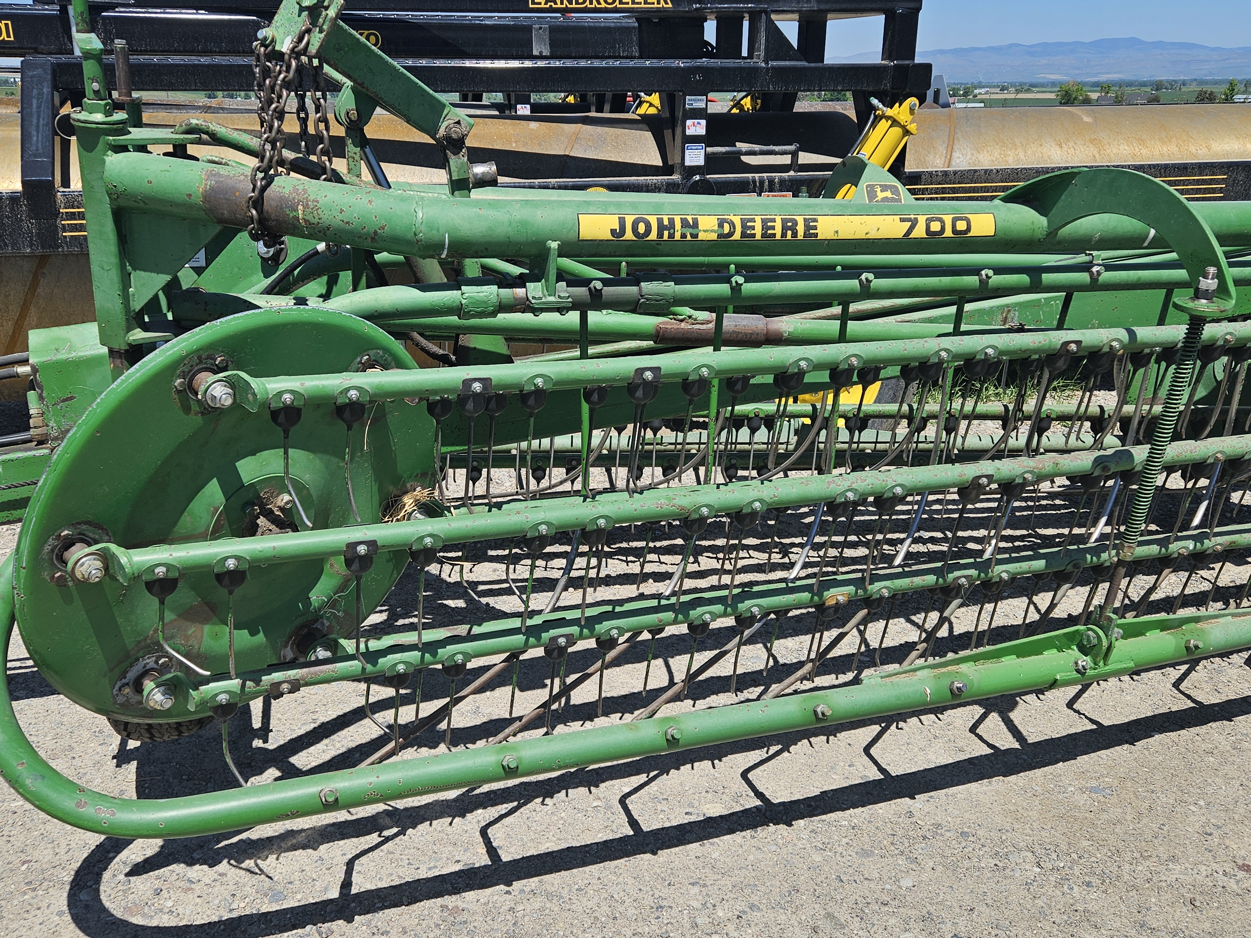 John Deere 700 Rake/Hay