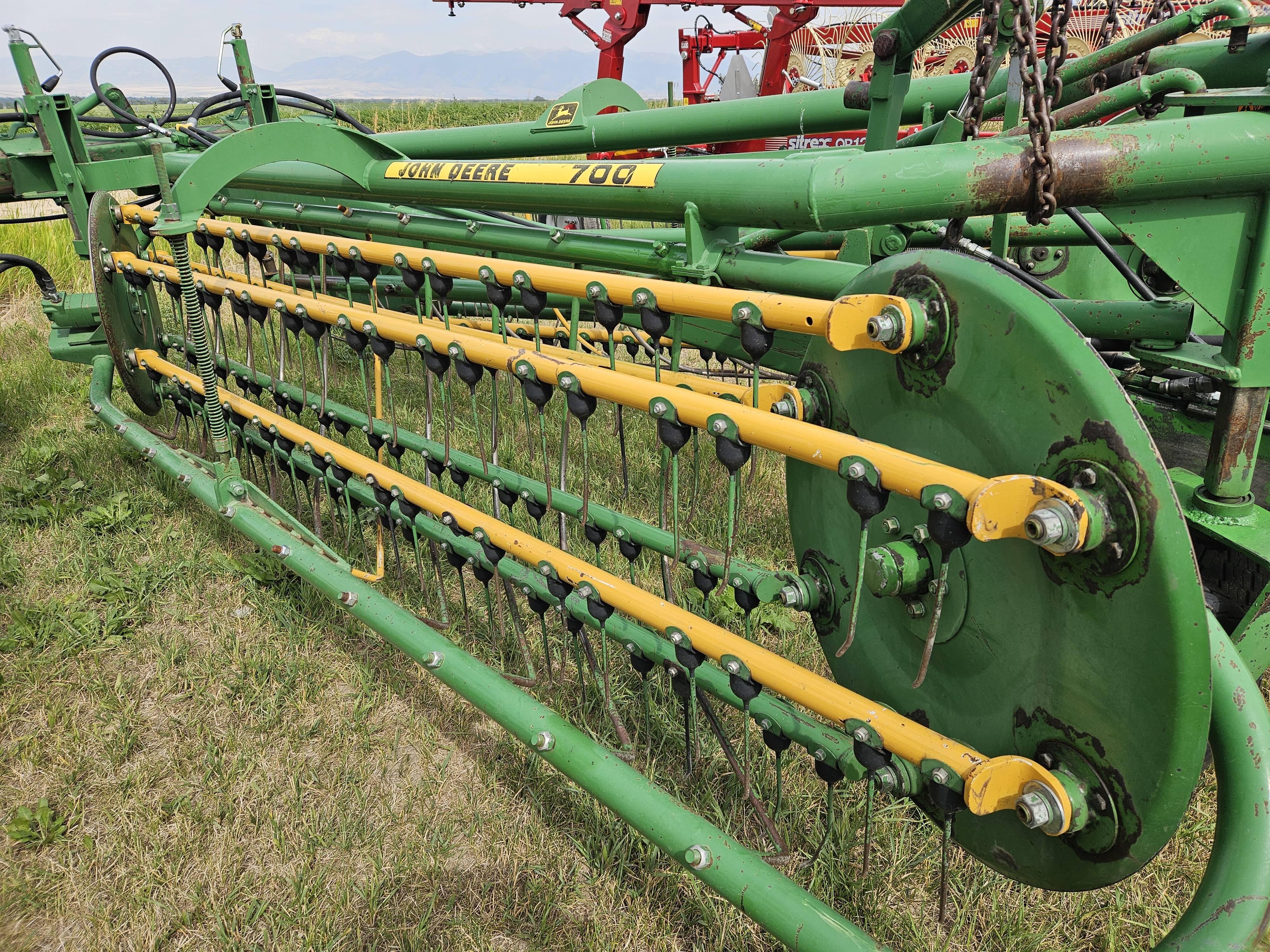John Deere 700 Rake