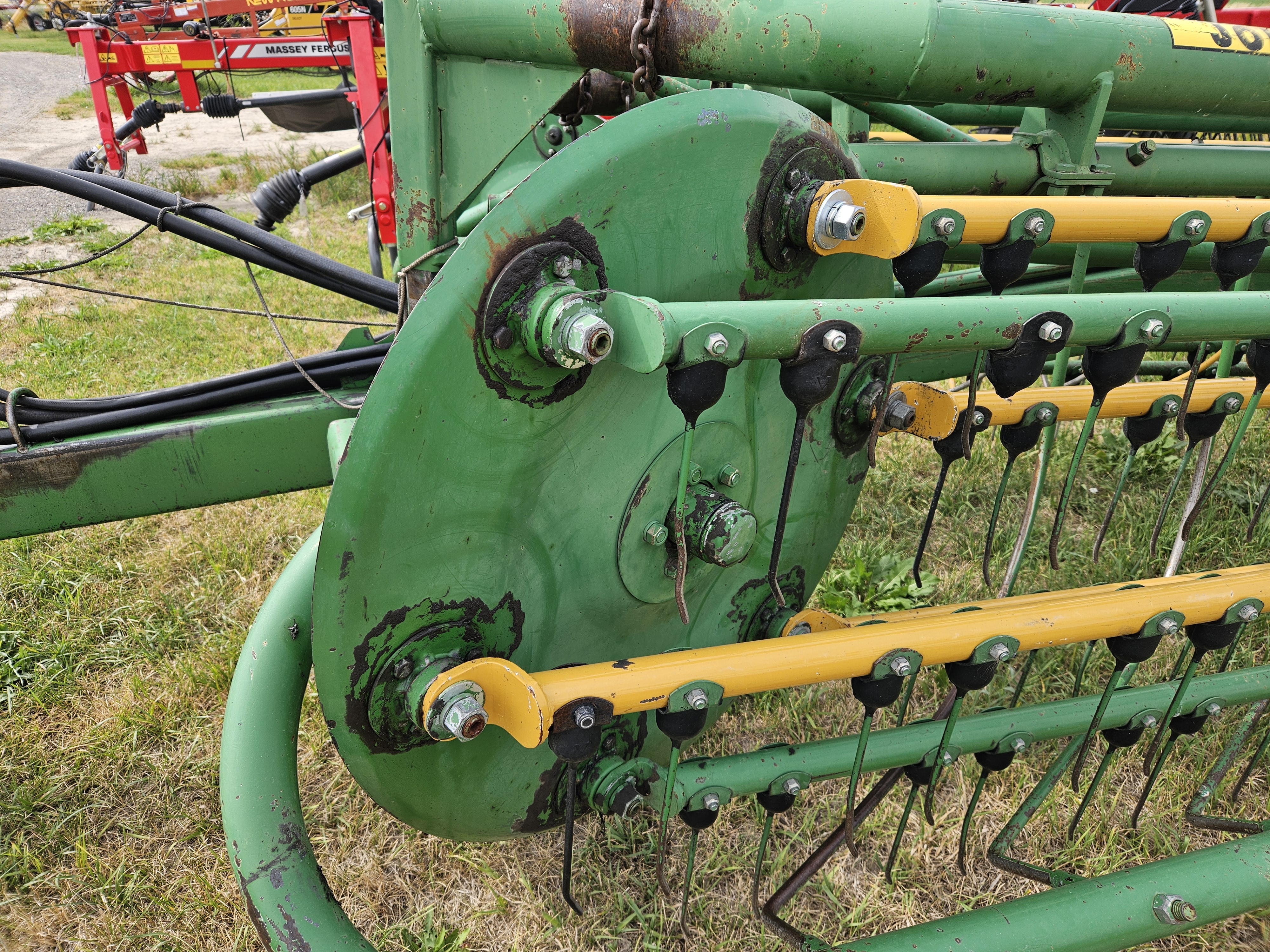 John Deere 700 Rake