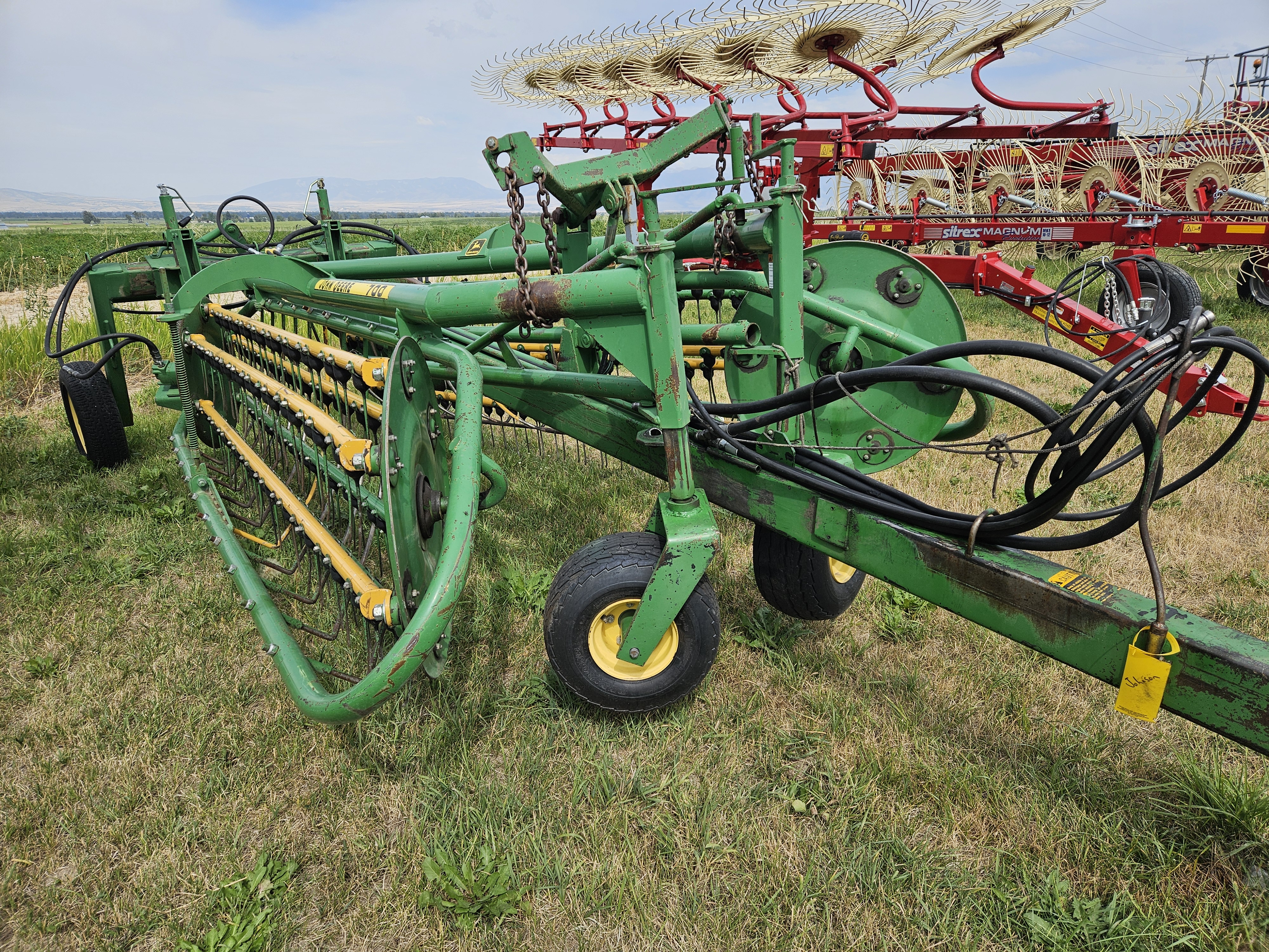 John Deere 700 Rake