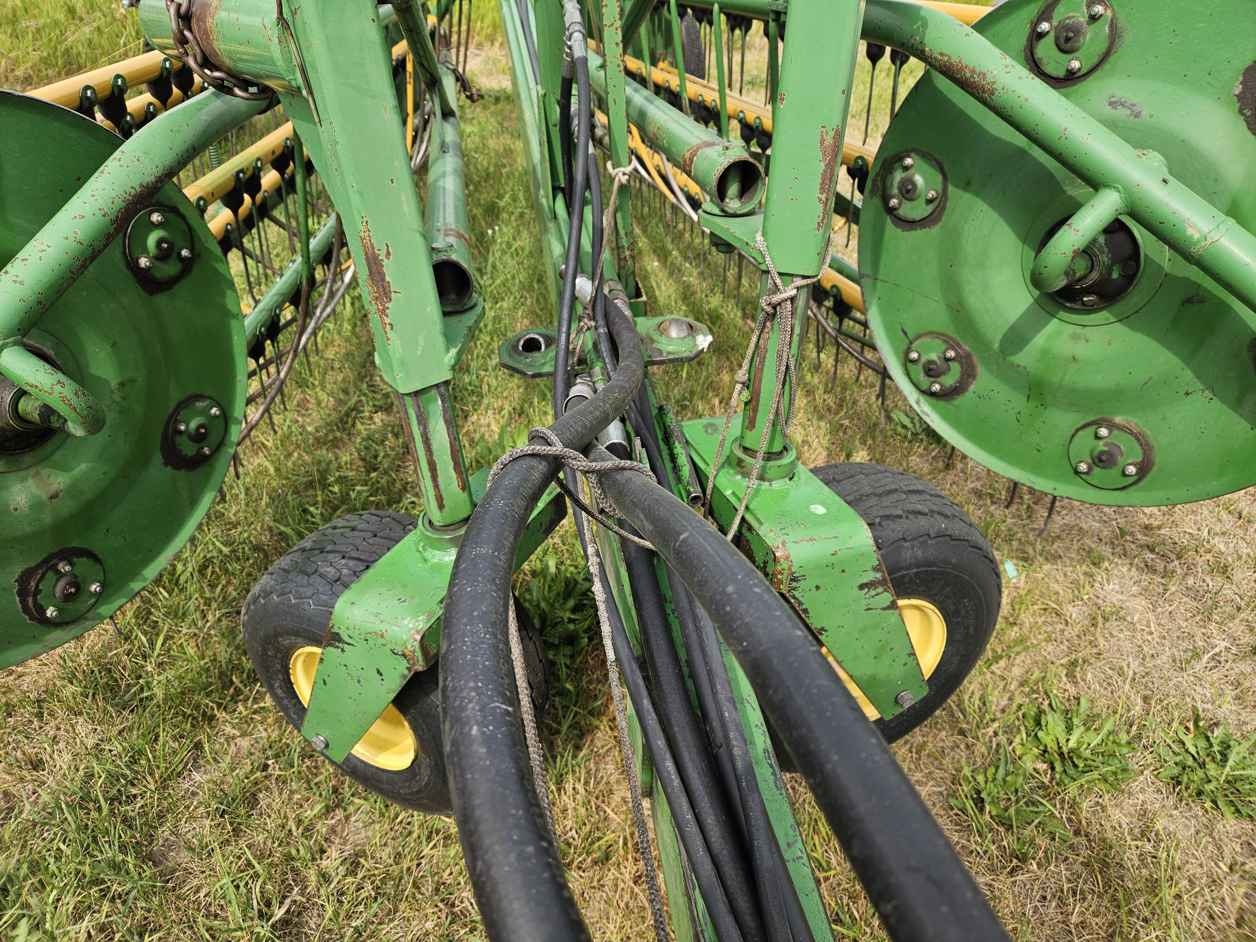 John Deere 700 Rake