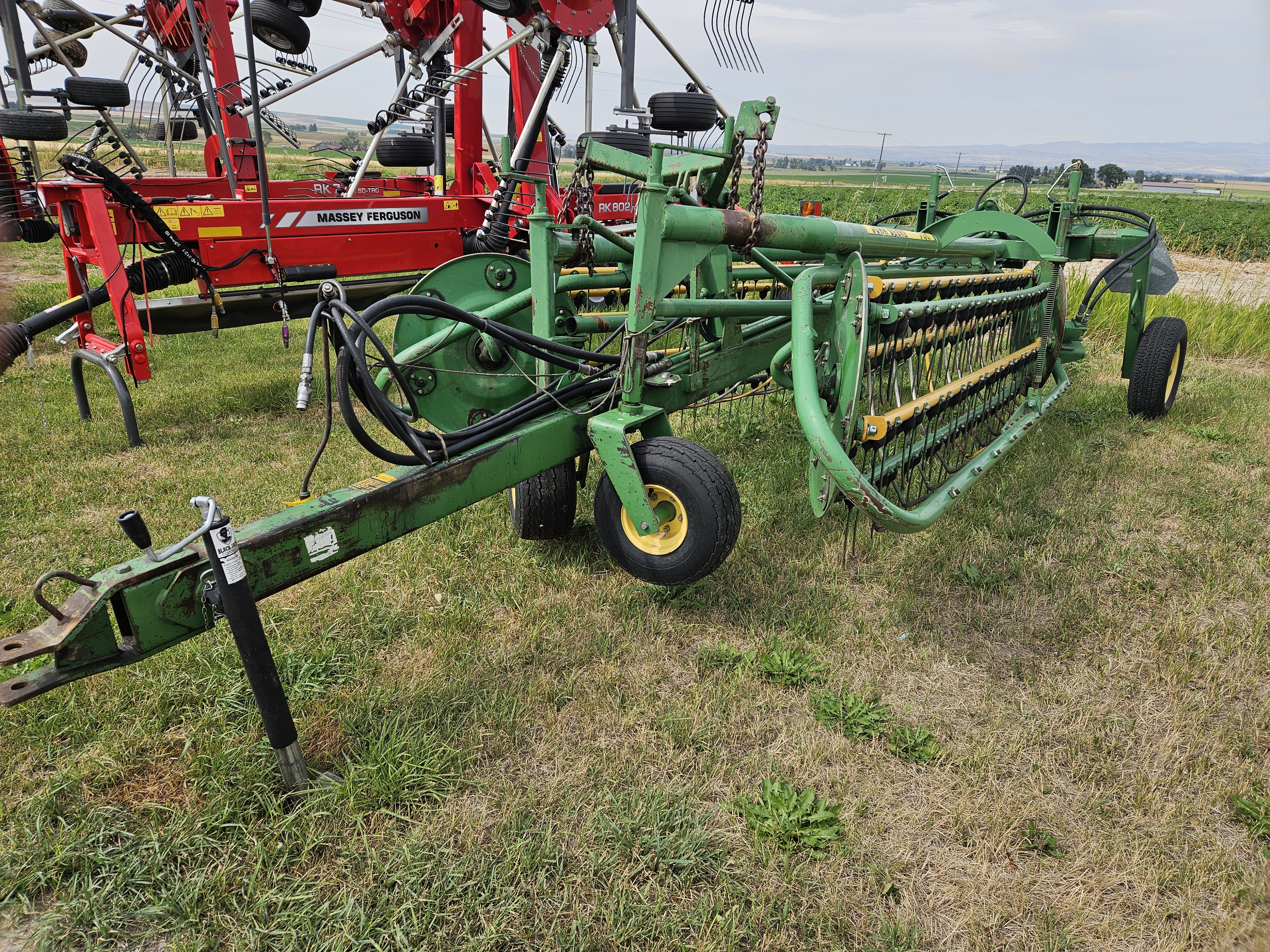 John Deere 700 Rake