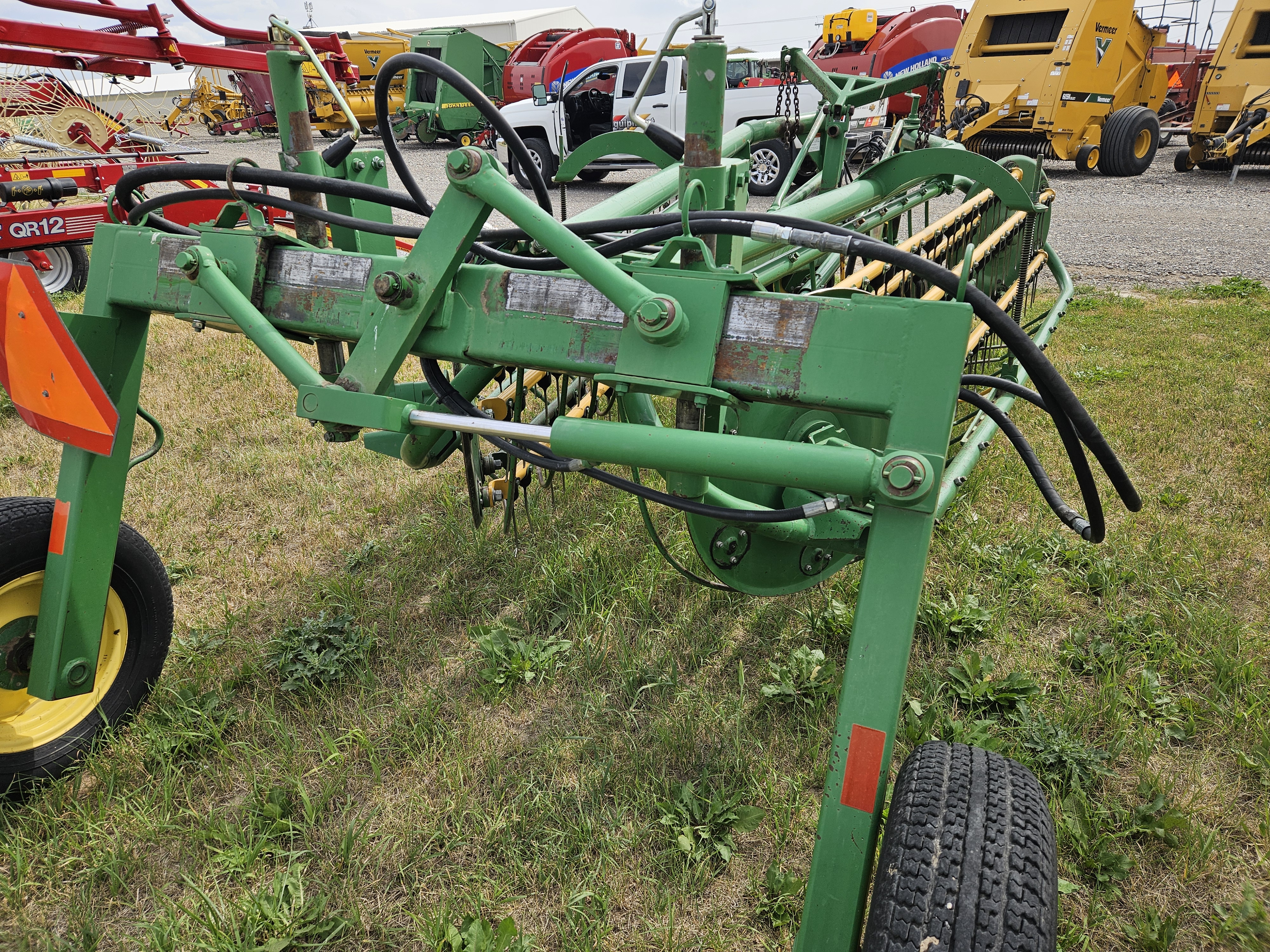 John Deere 700 Rake