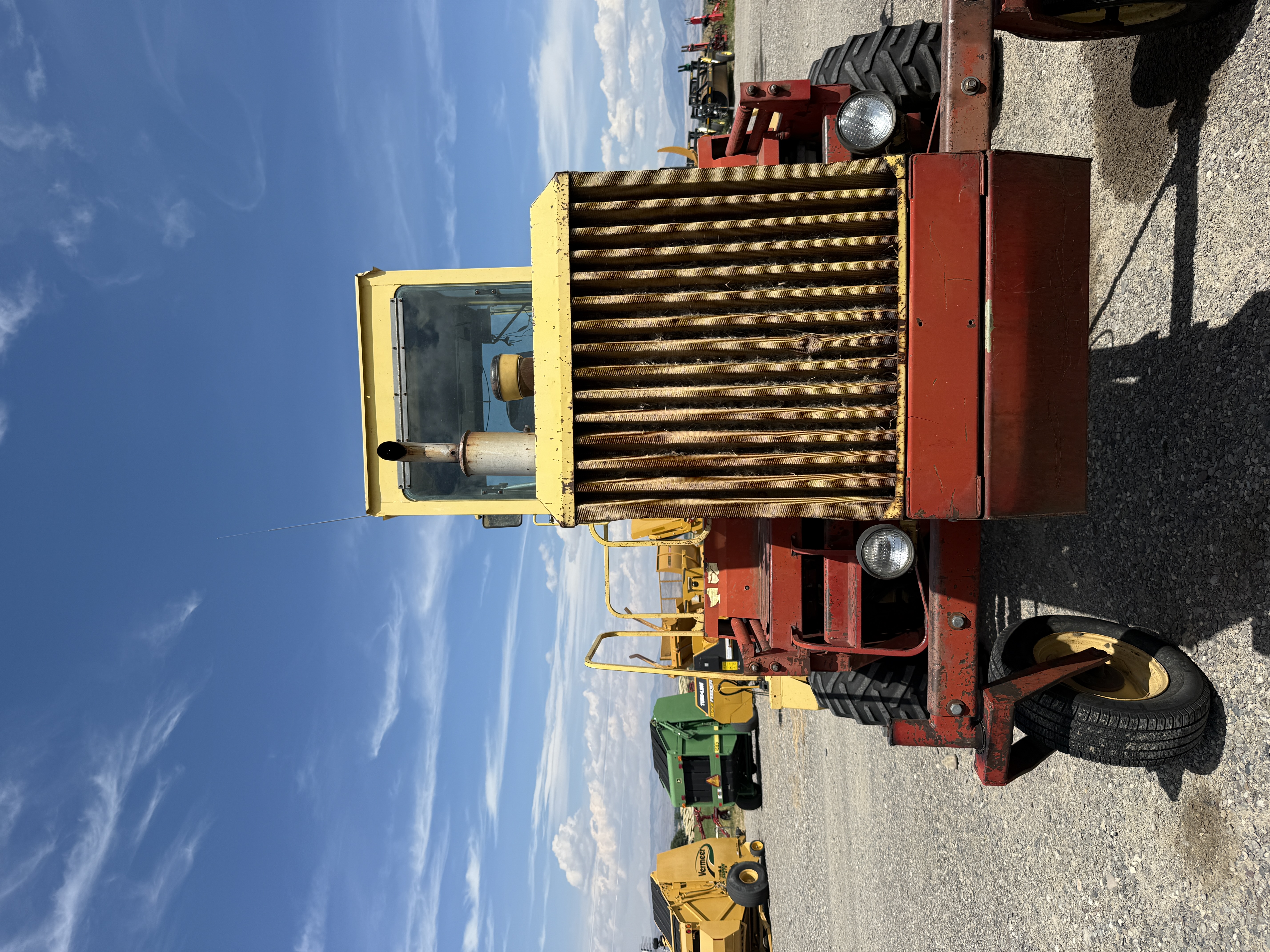 1982 New Holland 1495 Windrower