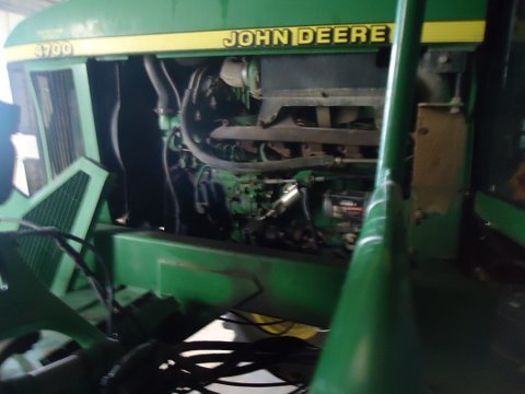 1998 John Deere 4700 Sprayer/High Clearance