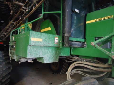 1998 John Deere 4700 Sprayer/High Clearance