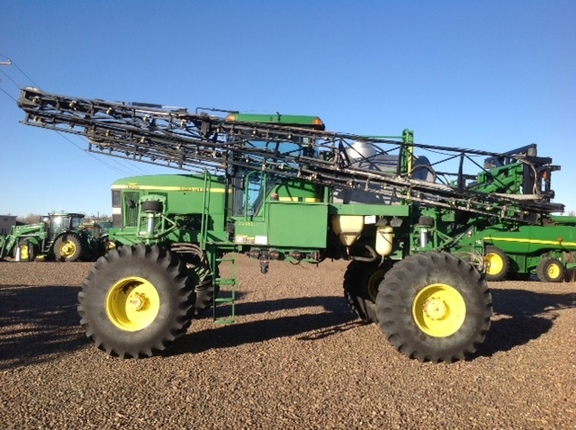 1998 John Deere 4700 Sprayer/High Clearance