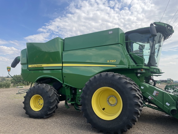 2021 John Deere S790 Combine