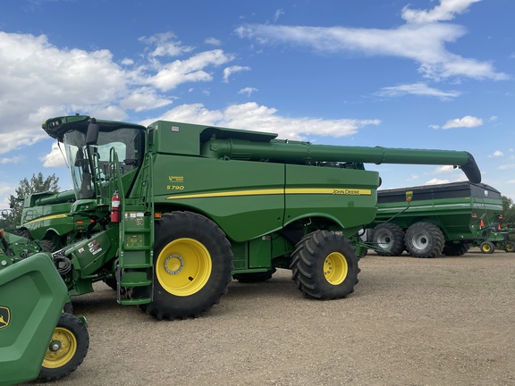 2021 John Deere S790 Combine