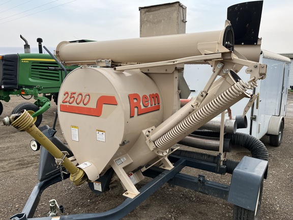 REM Mfg 2500 Grain Vac