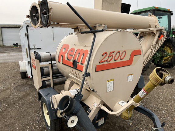 REM Mfg 2500 Grain Vac