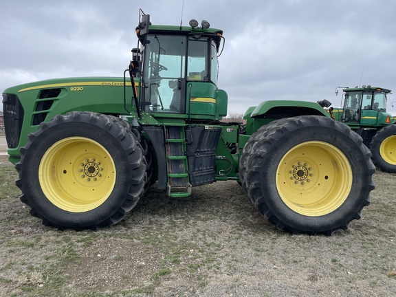 2009 John Deere 9230 Tractor 4WD