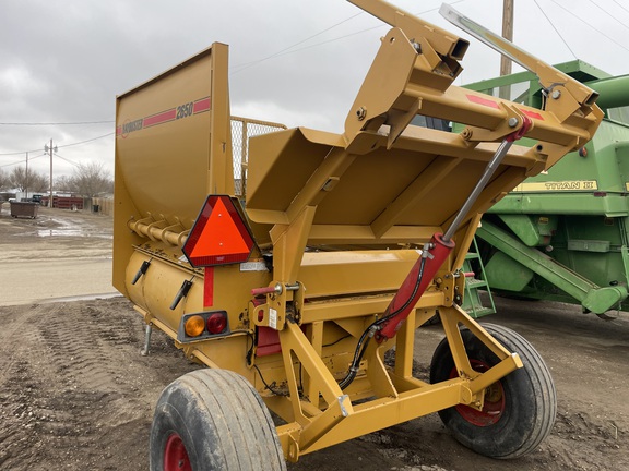 Haybuster 2650 Bale Processor