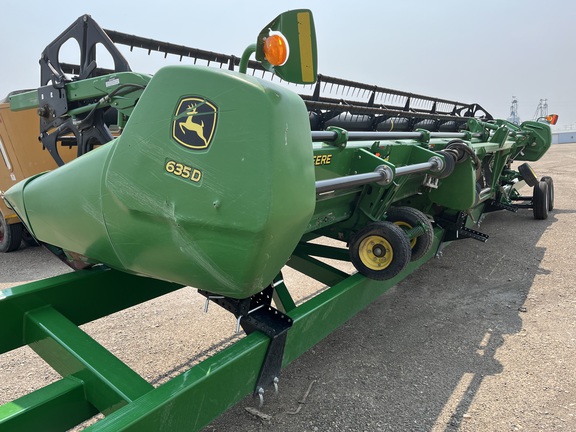 2011 John Deere 635D Header Combine