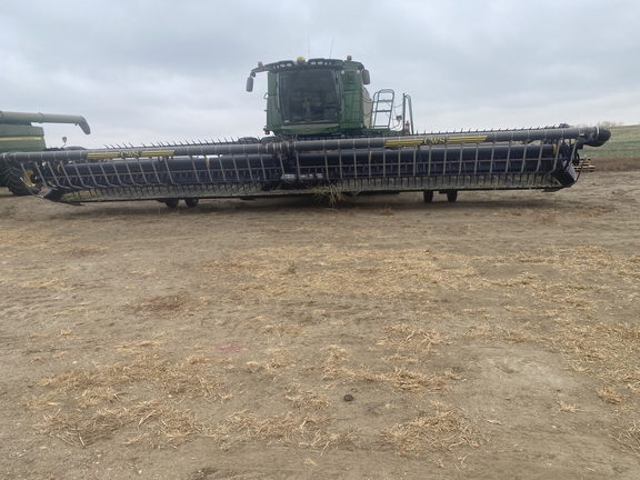 2016 MacDon FD75-40 Header Combine