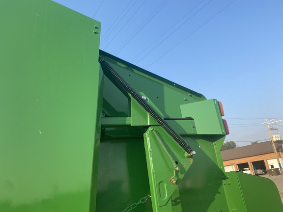 2017 John Deere 569 Baler/Round