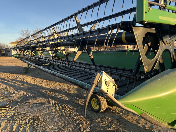 2010 John Deere 640D Header Combine