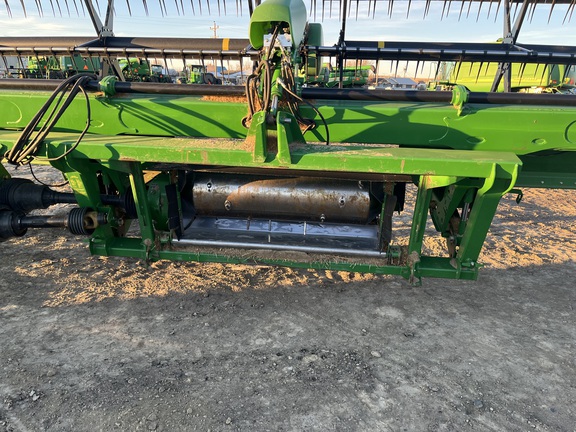 2010 John Deere 640D Header Combine