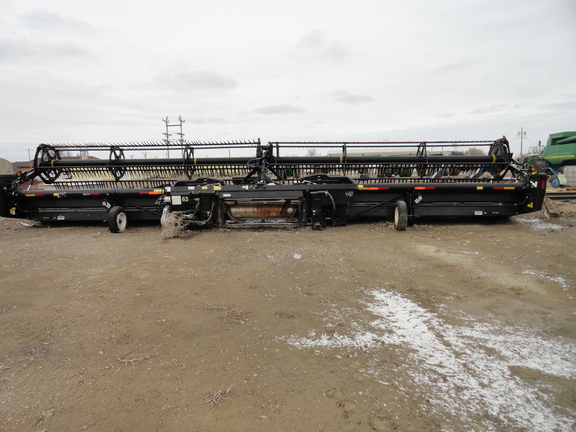 2019 MacDon FD140 Header Combine