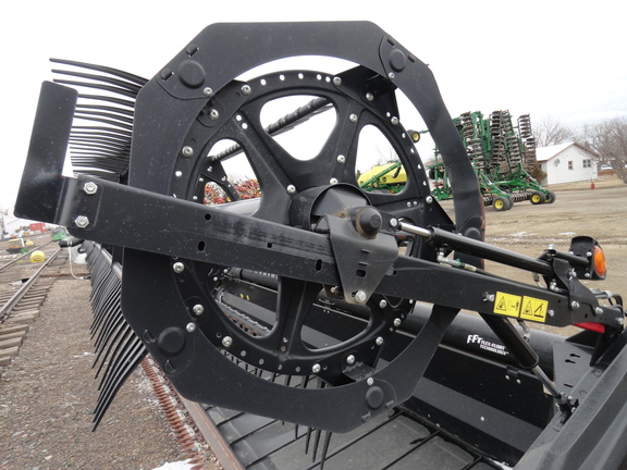 2019 MacDon FD140 Header Combine